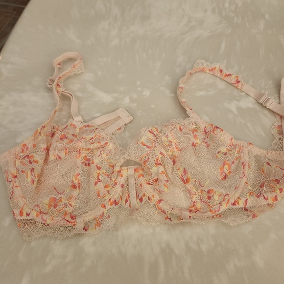 ( SOLD  ) La Senza bra - Picture 1 of 3